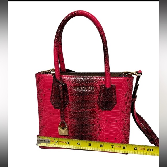 Michael Kors Mercer Studio Messenger Bag Purse Ultra Pink Snake Skin EUC - Picture 1 of 12
